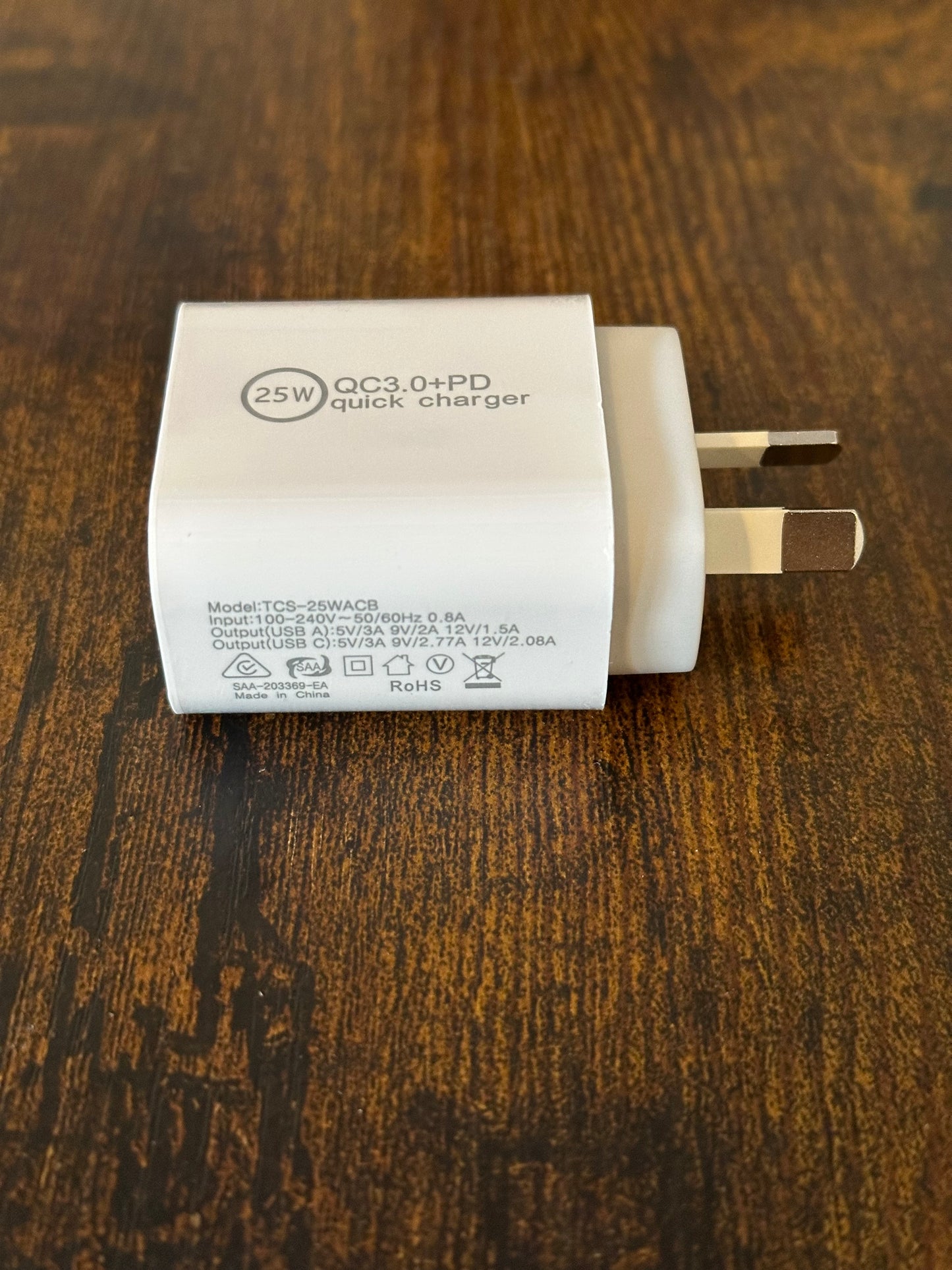 20W Fast Charging Wall Plug – USB-C & USB Ports