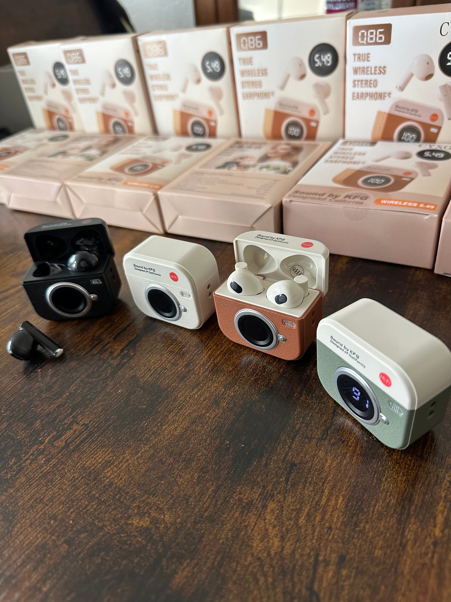 Wireless Earbuds – Camera Style Case