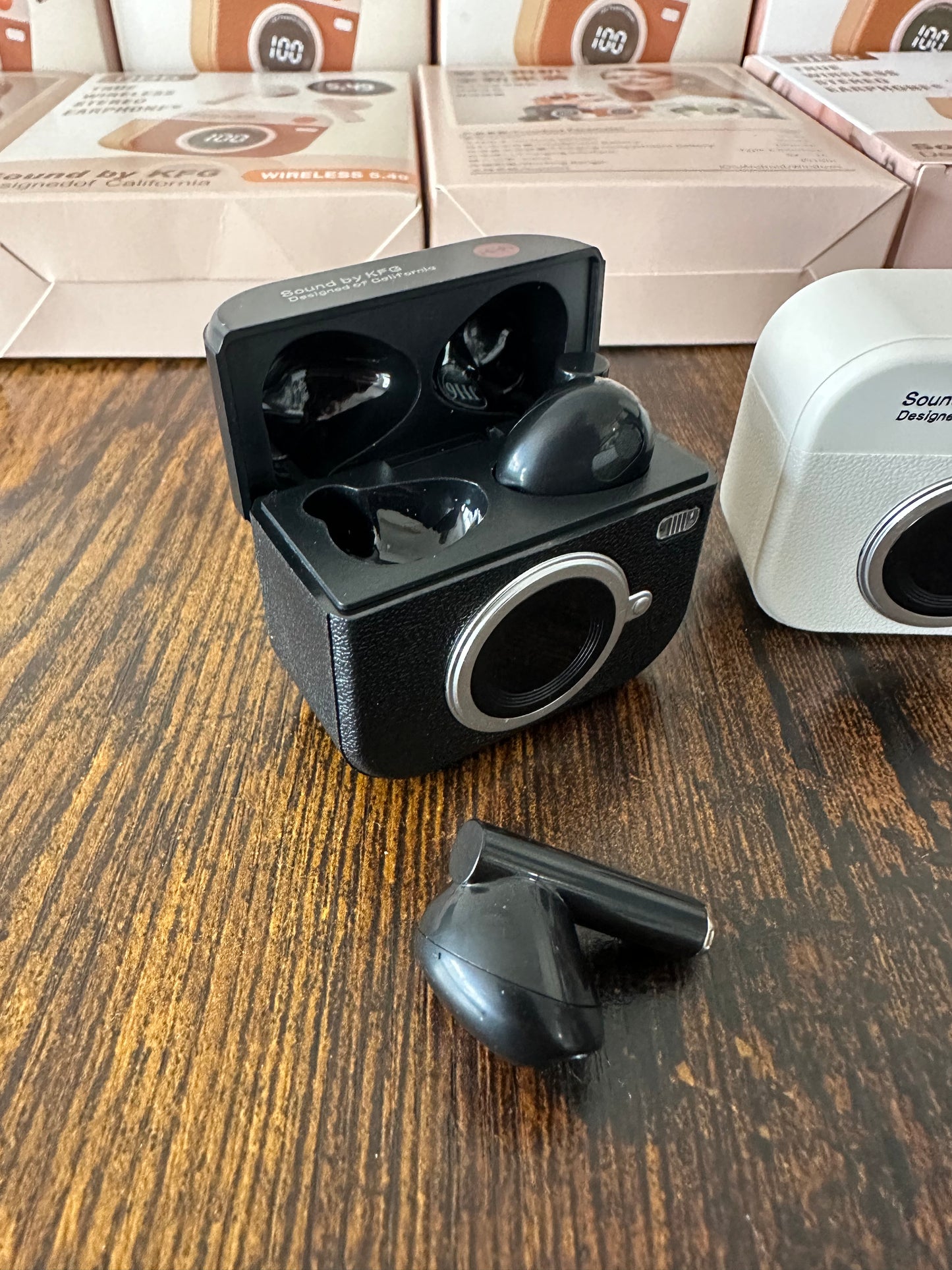 Wireless Earbuds – Camera Style Case