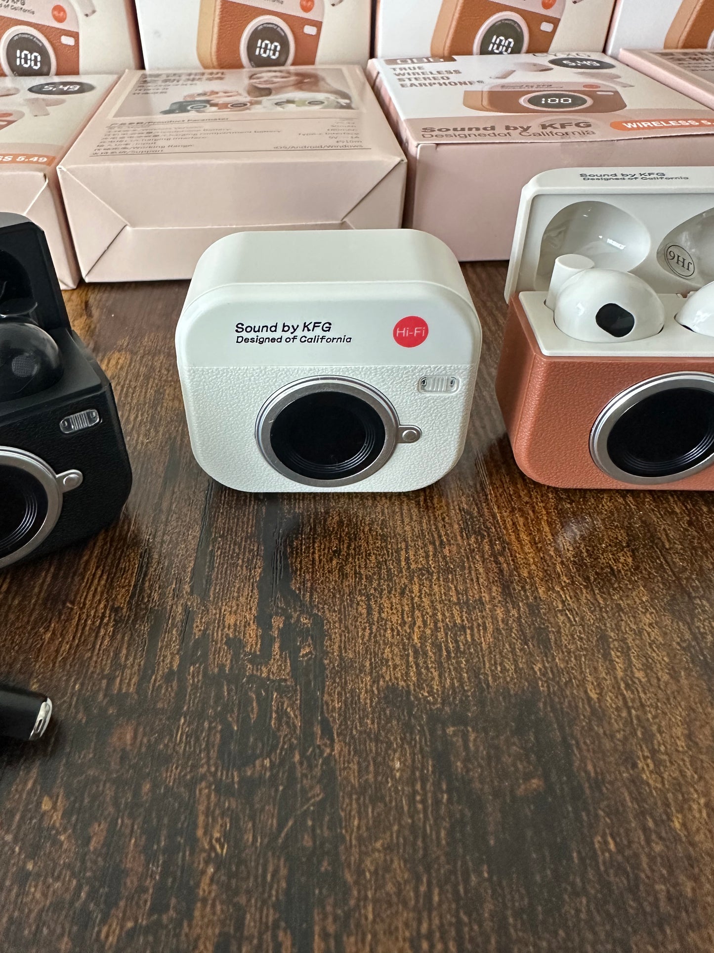 Wireless Earbuds – Camera Style Case
