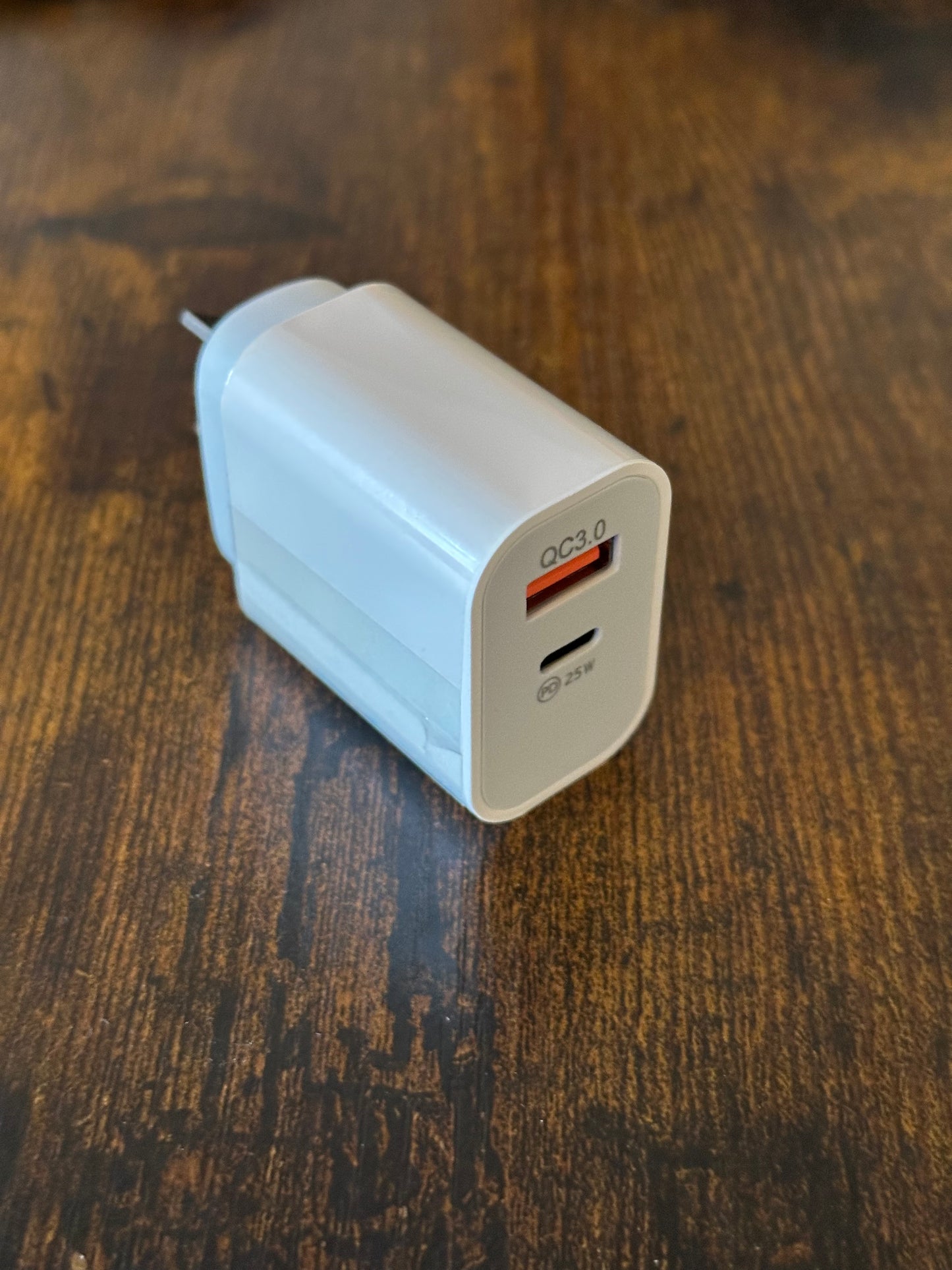 20W Fast Charging Wall Plug – USB-C & USB Ports
