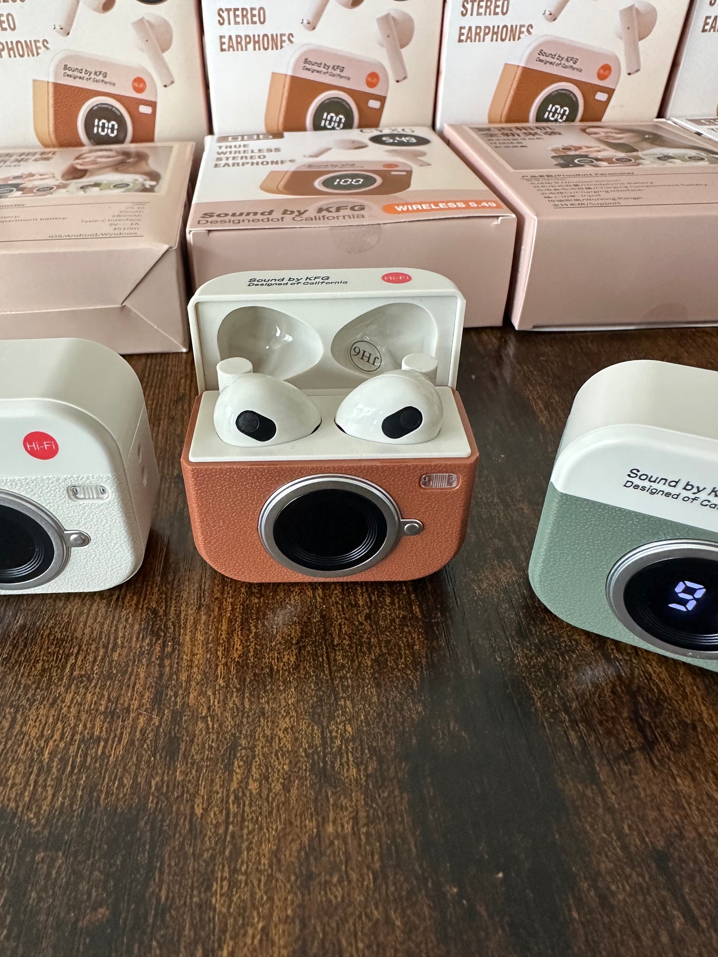 Wireless Earbuds – Camera Style Case
