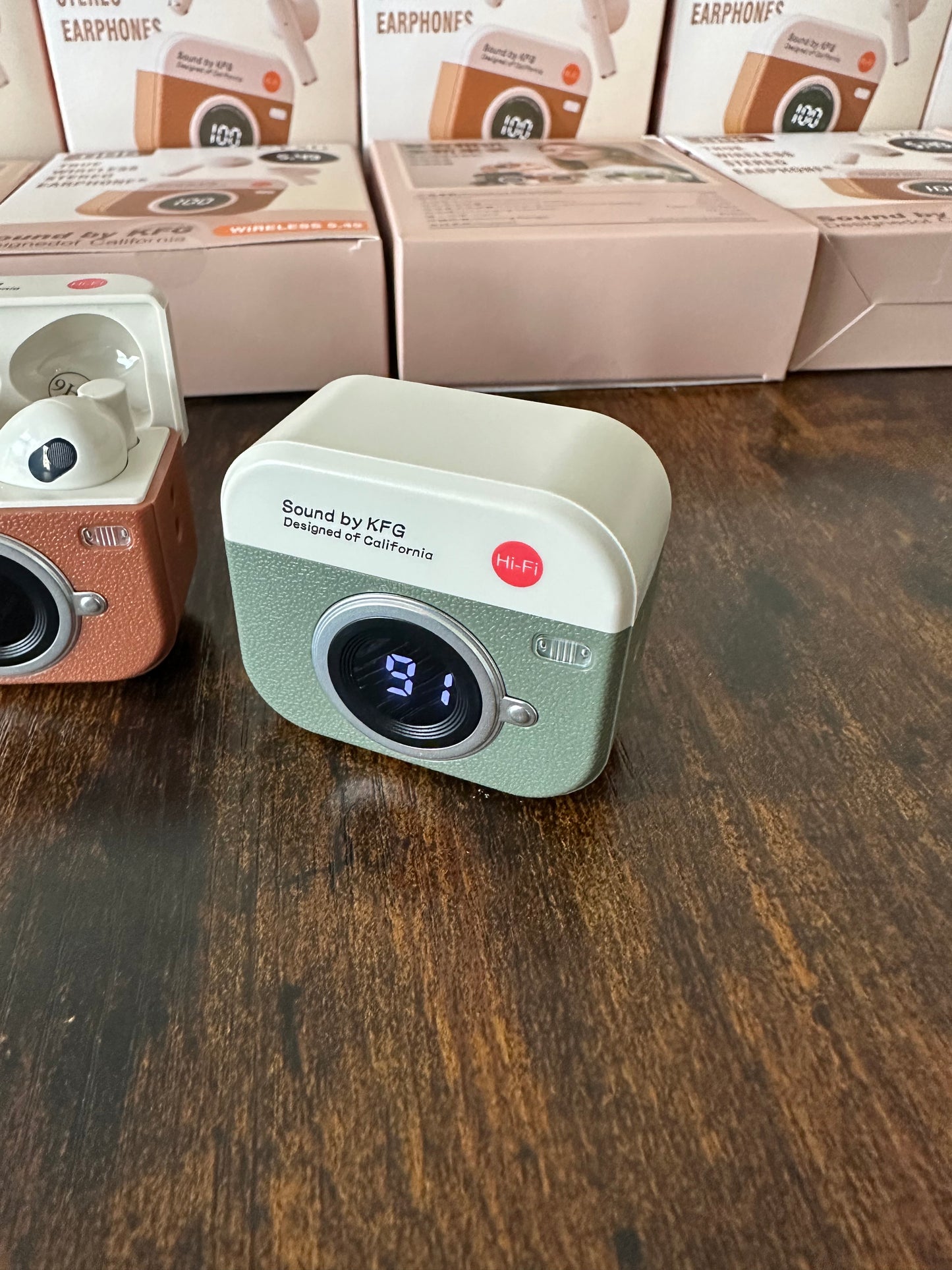 Wireless Earbuds – Camera Style Case